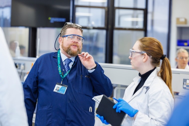 Oide Chemistry Laboratory Day of Mandatory Experiments on Saturday, March 29th.