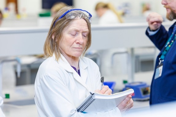 Oide Chemistry Laboratory Day of Mandatory Experiments on Saturday, March 29th.